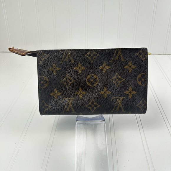 Louis Vuitton Vintage Monogram 
Canvas Toiletry Pouch 17 Cosmetic Bag - Picture 2 of 16